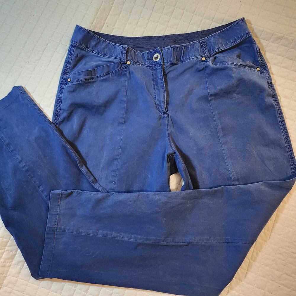 chico's size1.5/10* Blue* relaxed straight leg* Mid-Rise* Like New